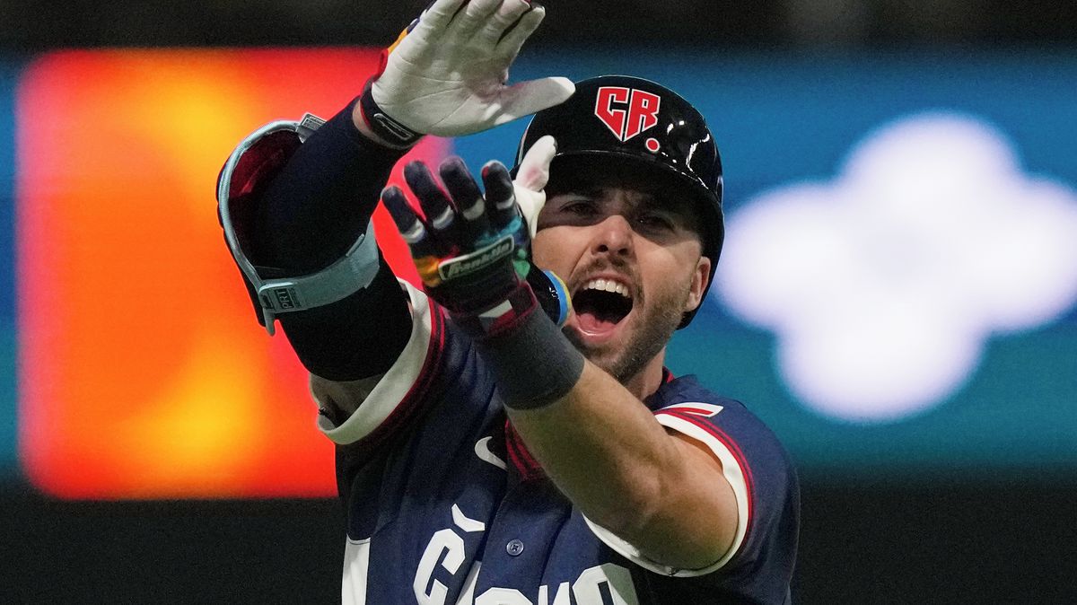 Nikdy v Česku nebyl, teď ho táhne na největší akci. Americkému rodákovi pomohli odborníci