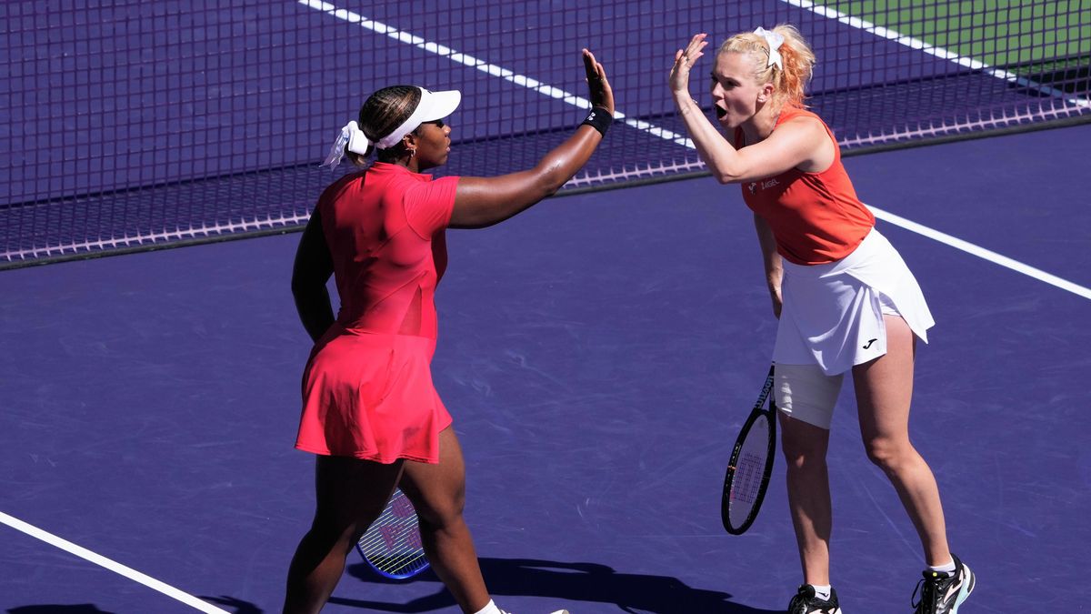 Siniaková slaví. S parťačkou ovládly čtyřhru v Indian Wells