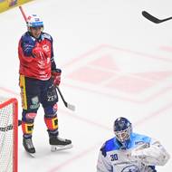 Lukáš Sedlák skóroval na konci druhé třetiny i na začátku té třetí. 