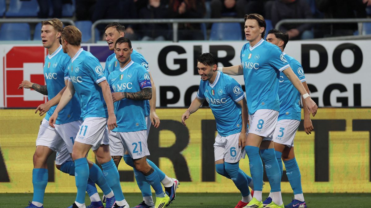 Neapol se posunula na druhé místo italské ligy