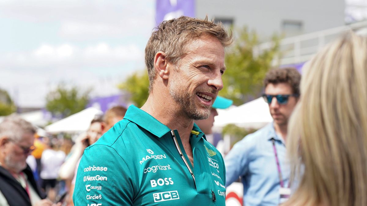 Mistr světa závidí jezdcům Aston Martinu. A to i přes hororový vstup do sezony