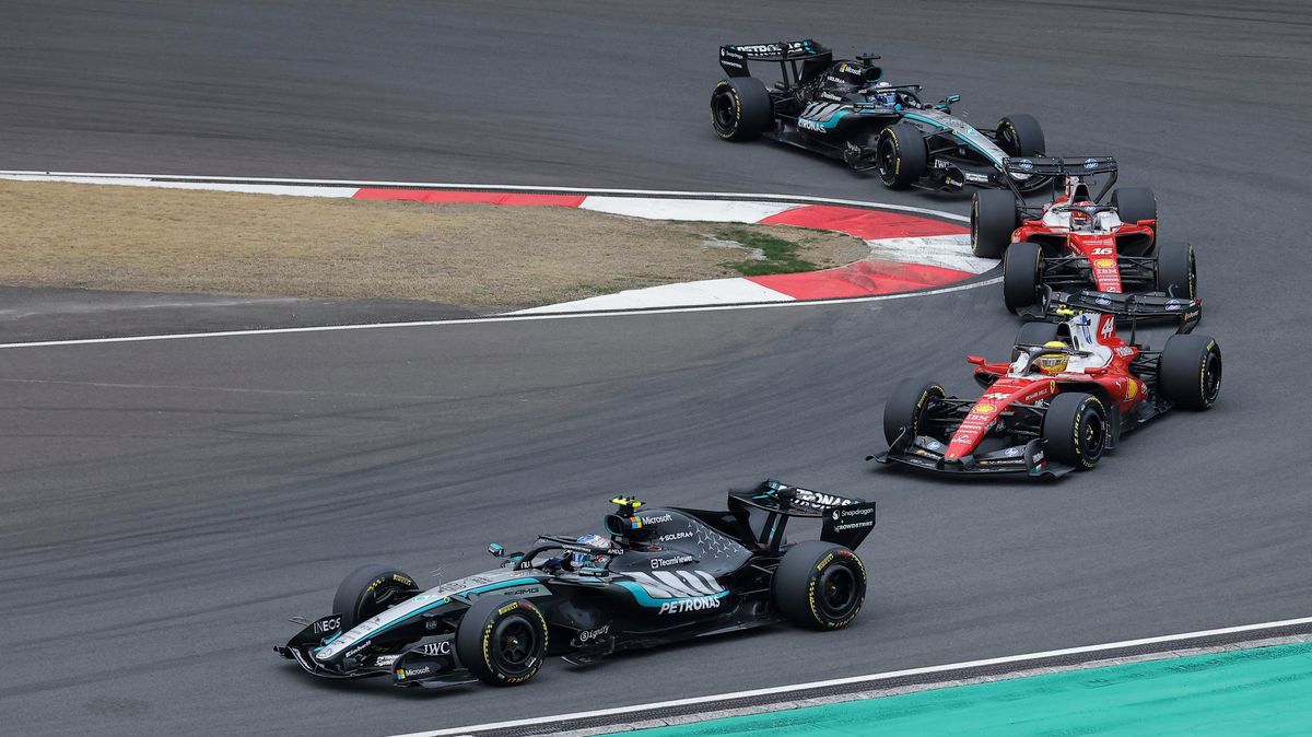 Nejen Ferrari nasazuje ve formuli 1 neobvyklé spoilery. Italská stáj se vyptává na řešení Mercedesu