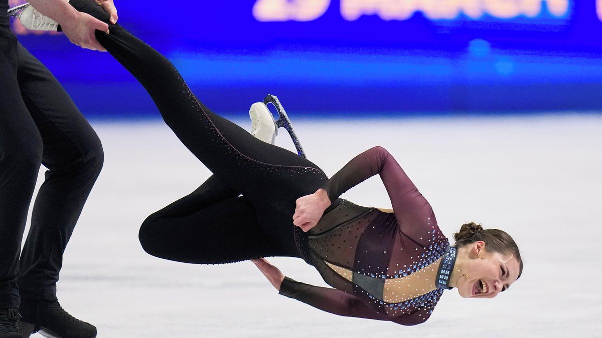 Mlátička hlavou. Němečtí krasobruslaři v Praze ohromili spektakulárním prvkem na hraně