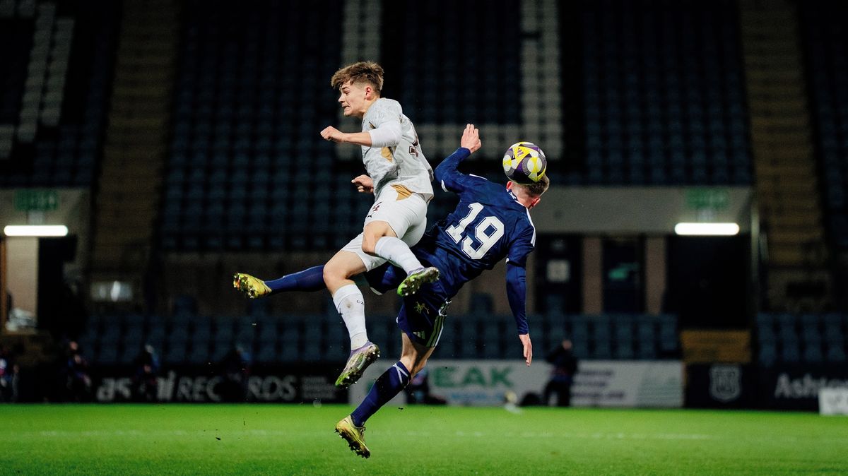 Trable při zápase Lvíčat. Česká televize nemohla odvysílat polovinu zápasu