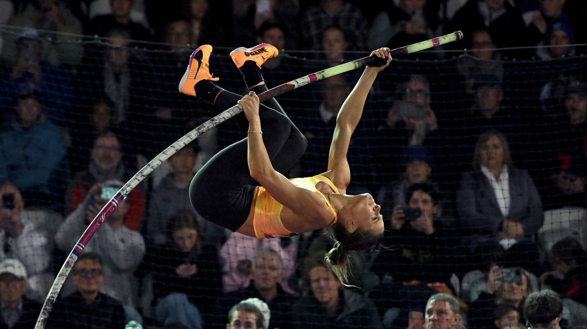 Olympijská vítězka ve skoku o tyči Kennedyová se vrátila vítězstvím v Melbourne