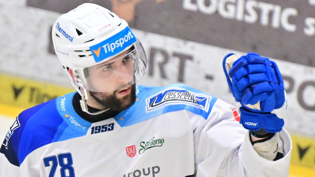 HOKEJ ONLINE: Kometa dominuje! Sparta bleskově srovnává, Vary opět vedou. Třinec slaví postup