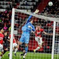 Jeden z výborných zákroků Jakuba Surovčíka v brance Sparty.