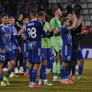 První zápas skončil 0:0, o postupujícím se rozhodne v Německu.