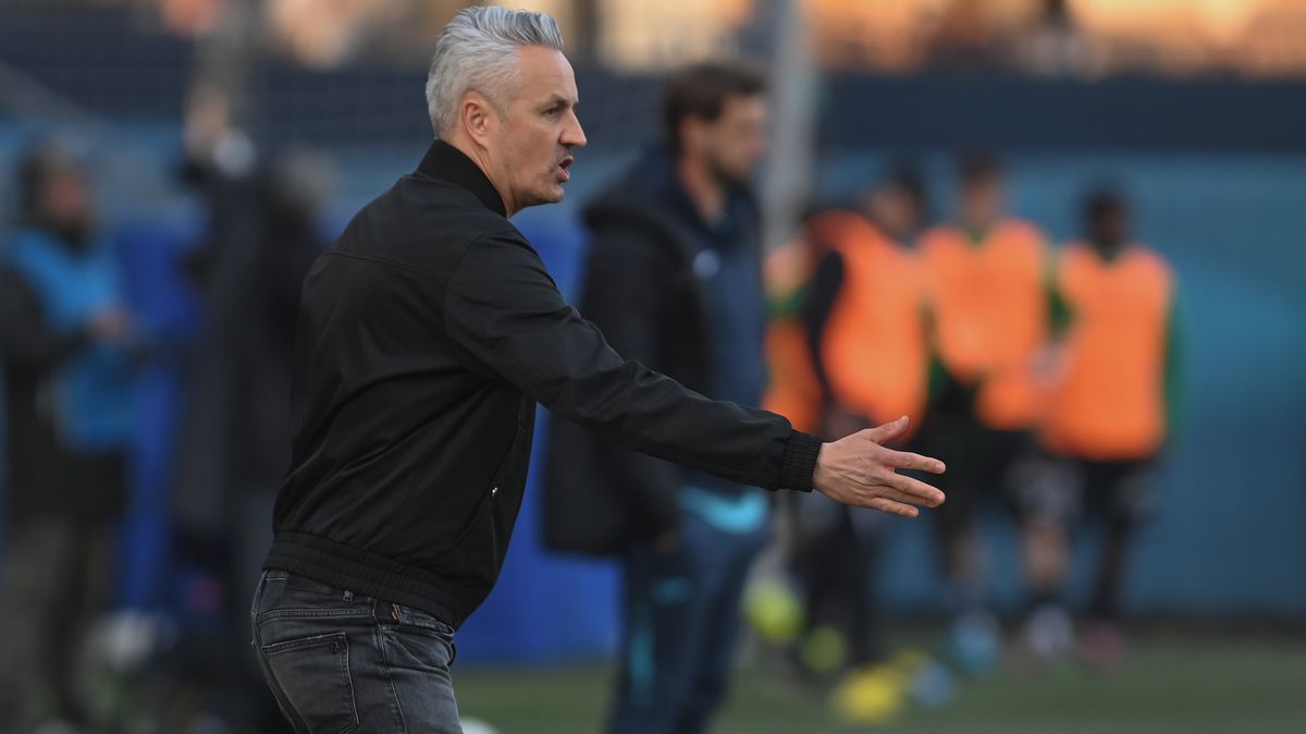 Naše hra v první půli mě nebavila, chyběly emoce i nasazení, přiznal Janotka