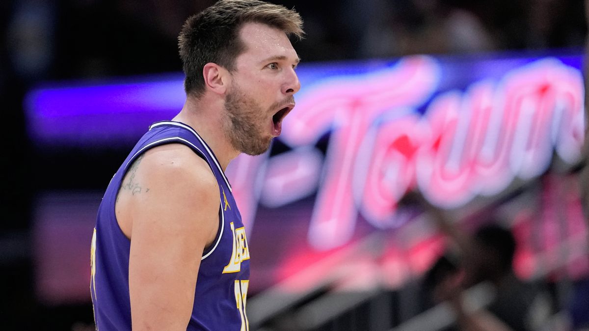 Dončič dal za Lakers 40 bodů. Krejčí znovu nehrál