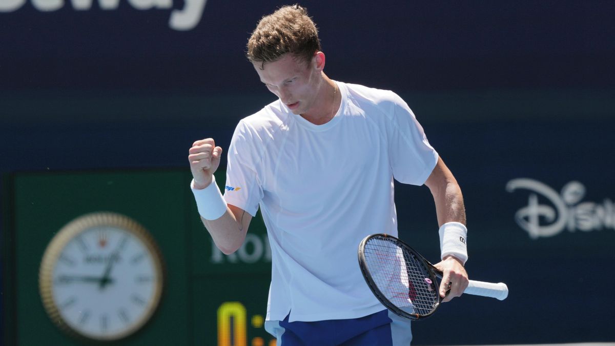 TENIS ONLINE: Muchová v první sadě soupeřku přetlačila, od semifinále ji dělí jediný set. Skvělý Lehečka přehrál Fritze 