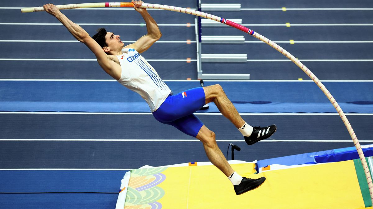 Tyč českého atleta knokautovala běžícího brazilského vícebojaře