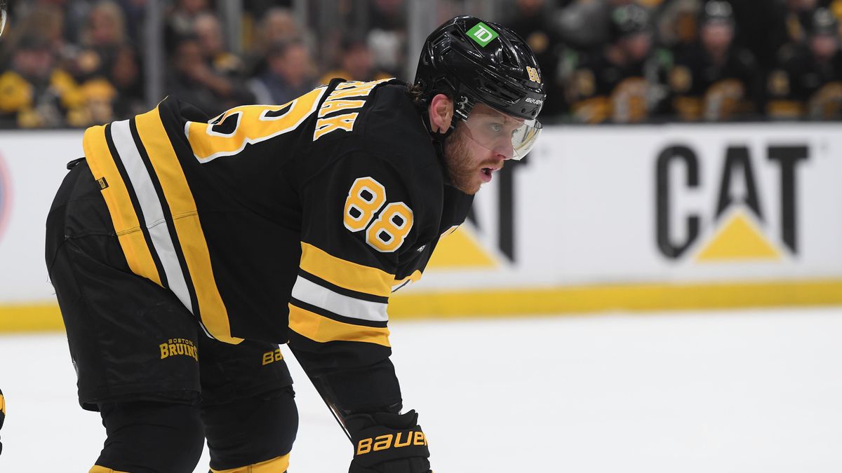 Pastrňák a spol. schytali drsný výprask, Boston je na hraně vyřazení. Nečas s Coloradem slaví postup