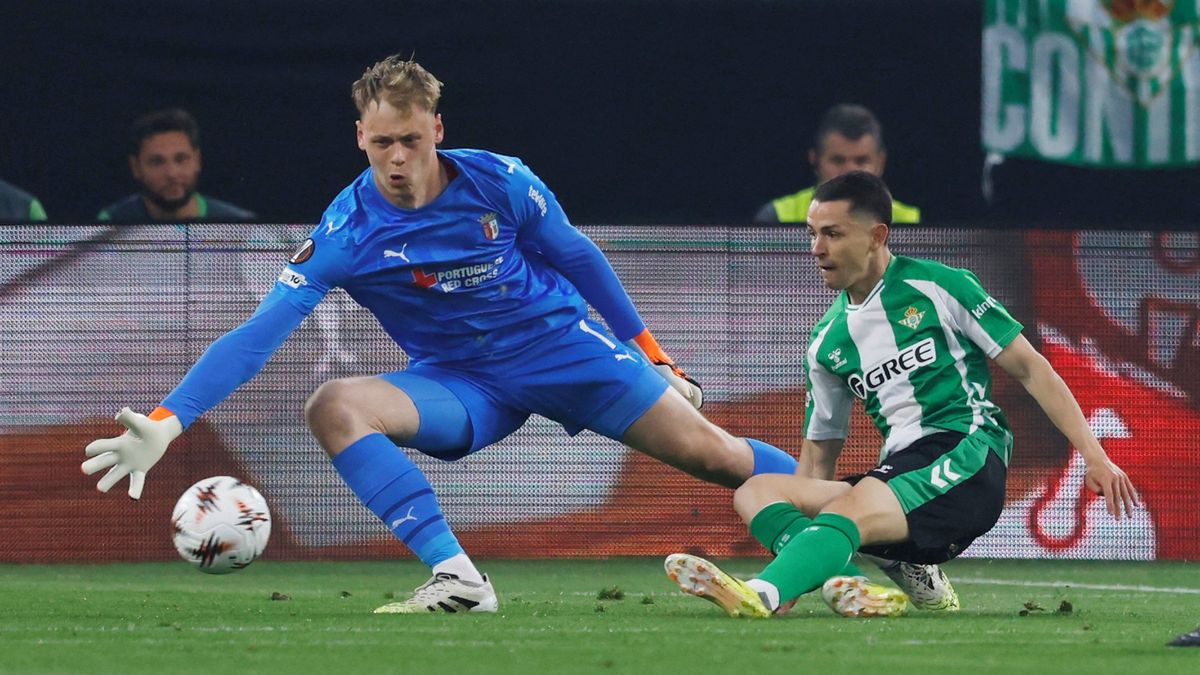 Zase zazářil. Český brankář bojuje v životní sezoně o rekord i evropskou trofej