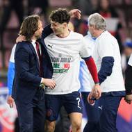 Česká euforie. Pavel Nedvěd a Ladislav Krejčí oslavují vítězství a postup na MS.