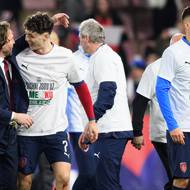 Česká euforie. Pavel Nedvěd a Ladislav Krejčí oslavují vítězství a postup na MS.