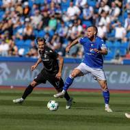 Plzeňský Patrik Hrošovský a Václav Jurečka s Karlem Pojezným z Baníku