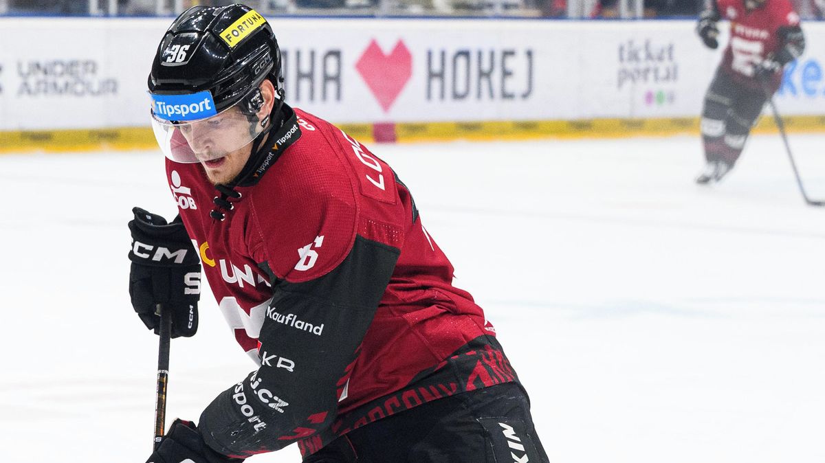 Šéf rozhodčích připustil chybu. Na Krejčíka se měl v prodloužení pískat faul