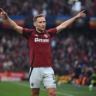 Jan Kuchta oslavuje gól proti Jablonci.