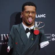 Brazilský paralympijský plavec Gabriel Araújo se svou cenou. 