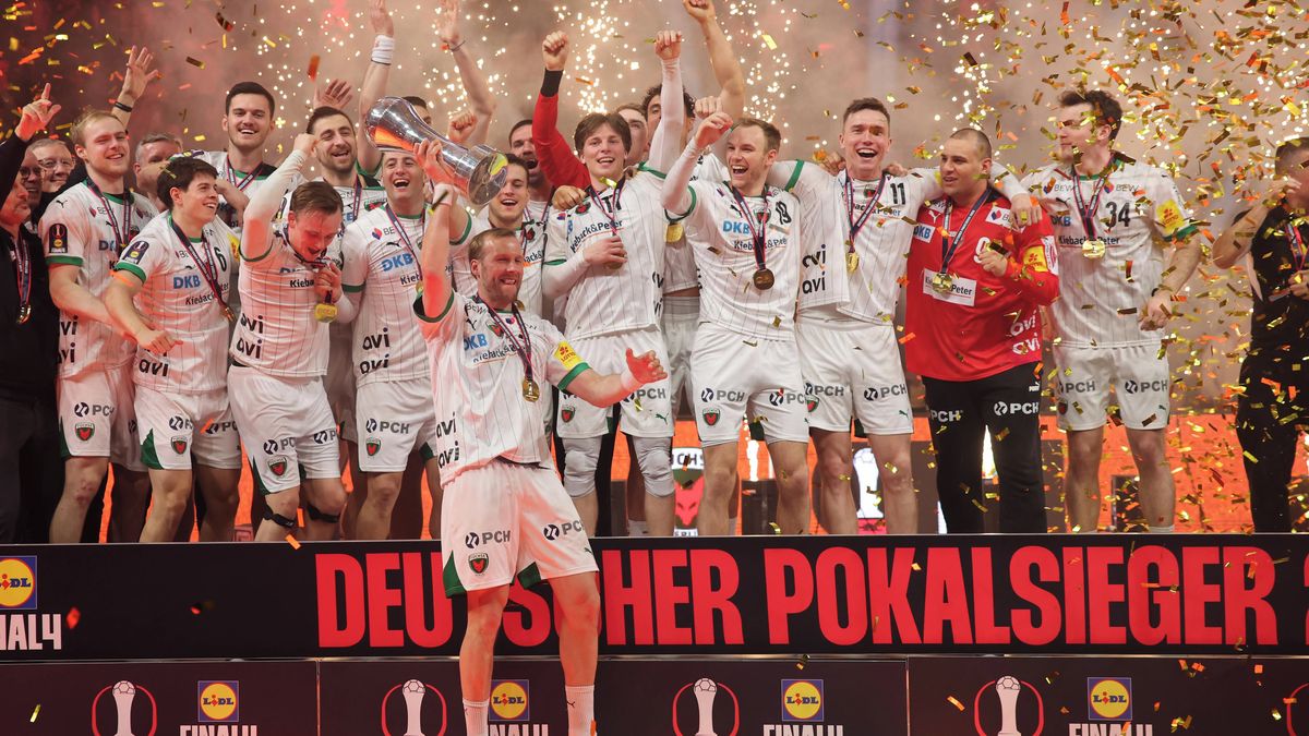 Slavícím házenkářům nad hlavami vzplanuly konfety