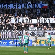 Choreo fanoušků Hradce pro Vladimíra Daridu