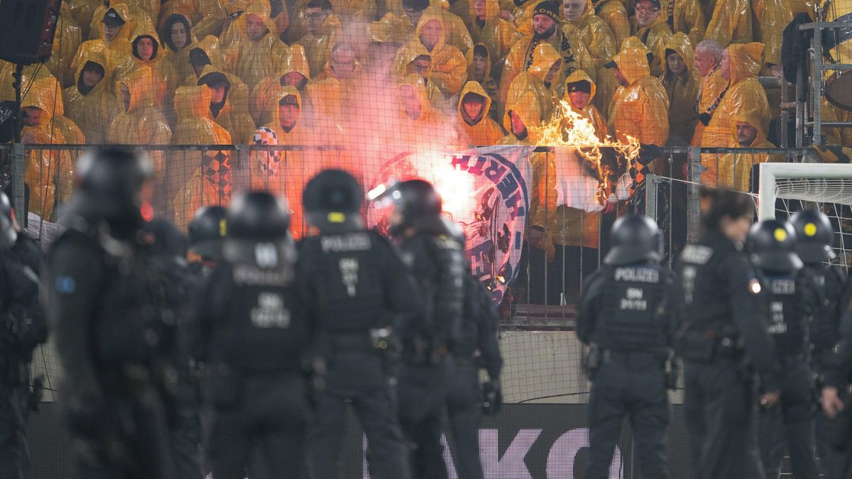 Zástupce policejních odborů zuří. Po řádění chuligánů navrhuje drastické opatření