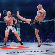 Dominik Humburger (vpravo) v souboji proti Zebaztianu Kadestamovi.