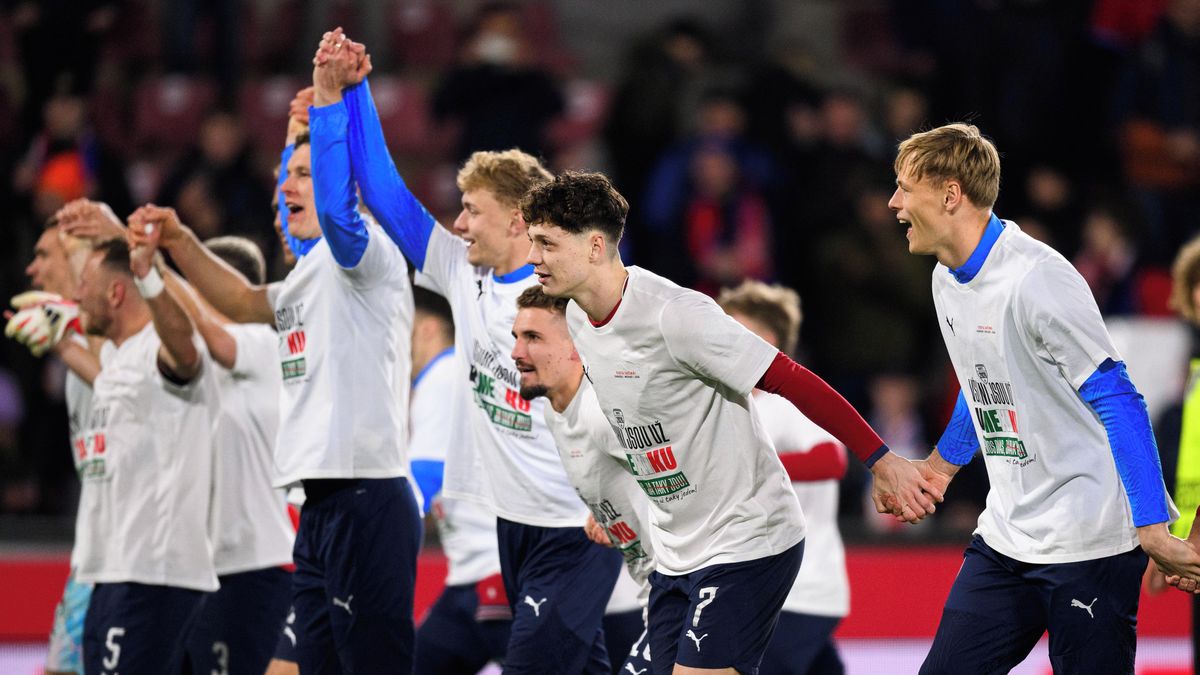 FIFA rozdělí mezi účastníky rekordní částku. Kus si ukrojí také Česko