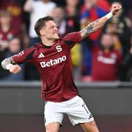 Oliver Sonne slaví branku proti Karviné.