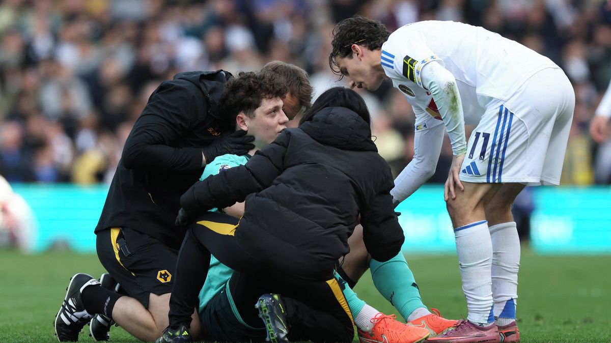 Nevybíravý atak zezadu. Krejčí skončil v bolestech, trenér mluví o zranění jako při autonehodě