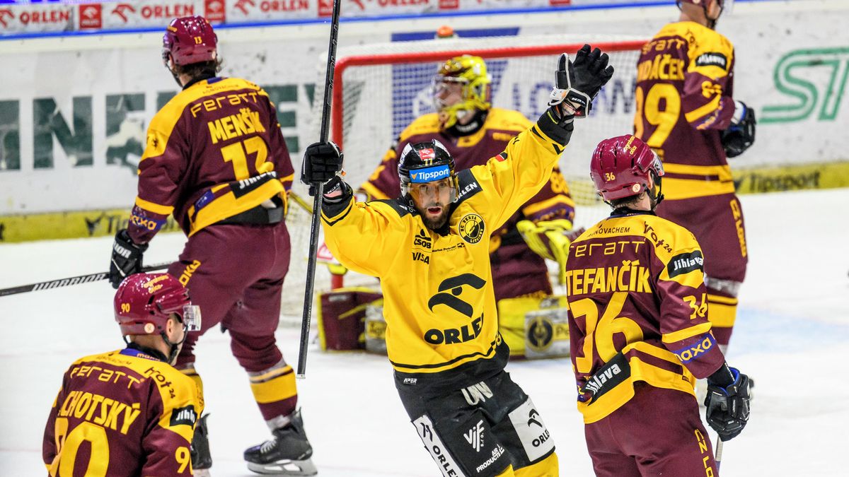 Jiný průběh, stejný výsledek. Litvínov trestal jihlavské fauly a je o další krok blíž k záchraně