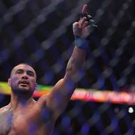 Novozélandský zápasník Carlos Ulberg slaví vítězství proti Jiřímu Procházkovi.