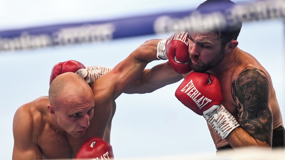 Šílenství v ringu. Hromadná rvačka, Rus byl surově zbit