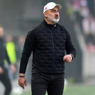 Trenér Slavie Jindřich Trpišovský během utkání s Plzní.