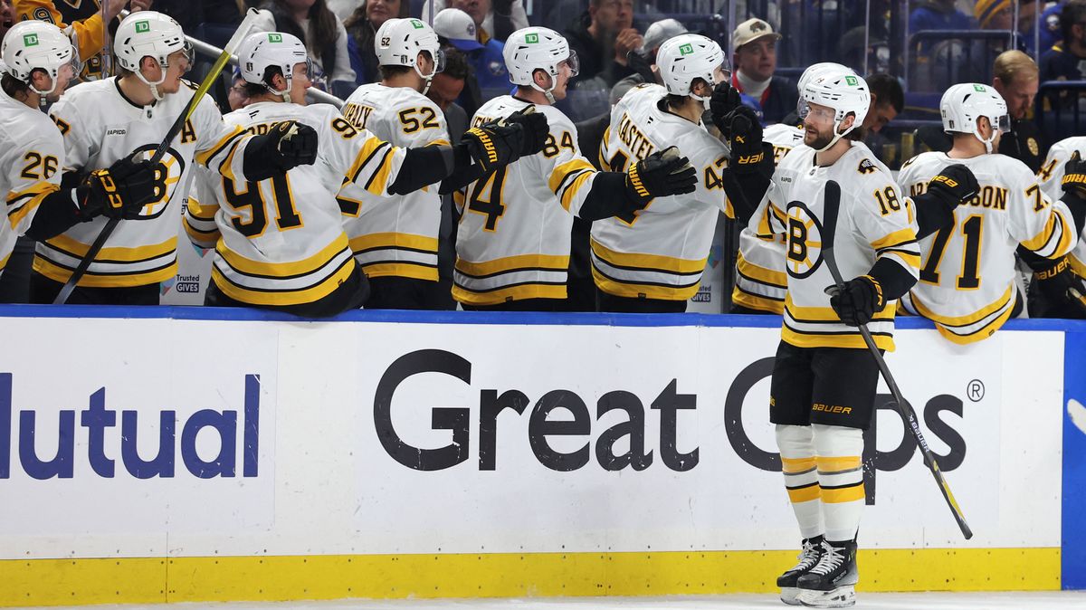 Zacha si vzal kritiku k srdci a kouč Buffala si zoufal: Pastrňák nás ničí