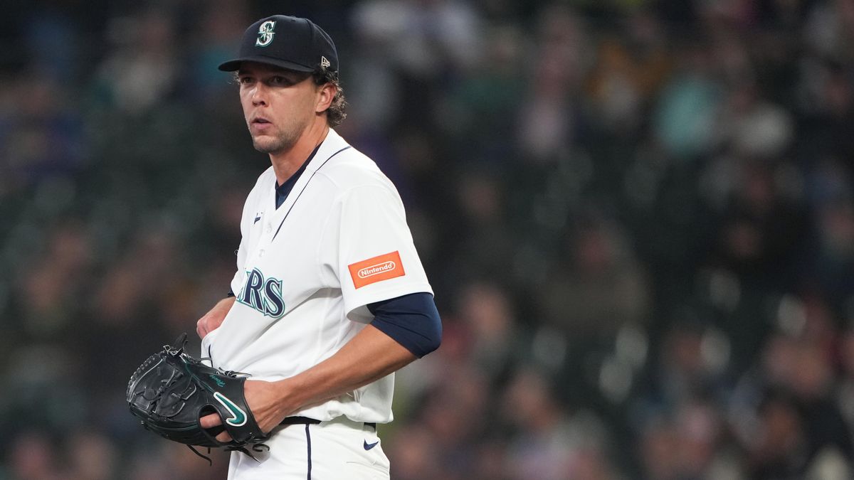 Kuriózní rána. Prudký odpal trefil nadhazovače za oblečení do nečekaných míst