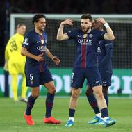 Hvězda PSG Khvicha Kvaratskhelia oslavuje vyrovnávací gól proti Bayernu.