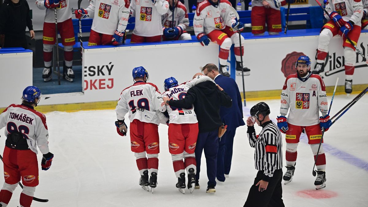 HOKEJ ONLINE: Češi prohrávají. Špačka odnášeli z ledu