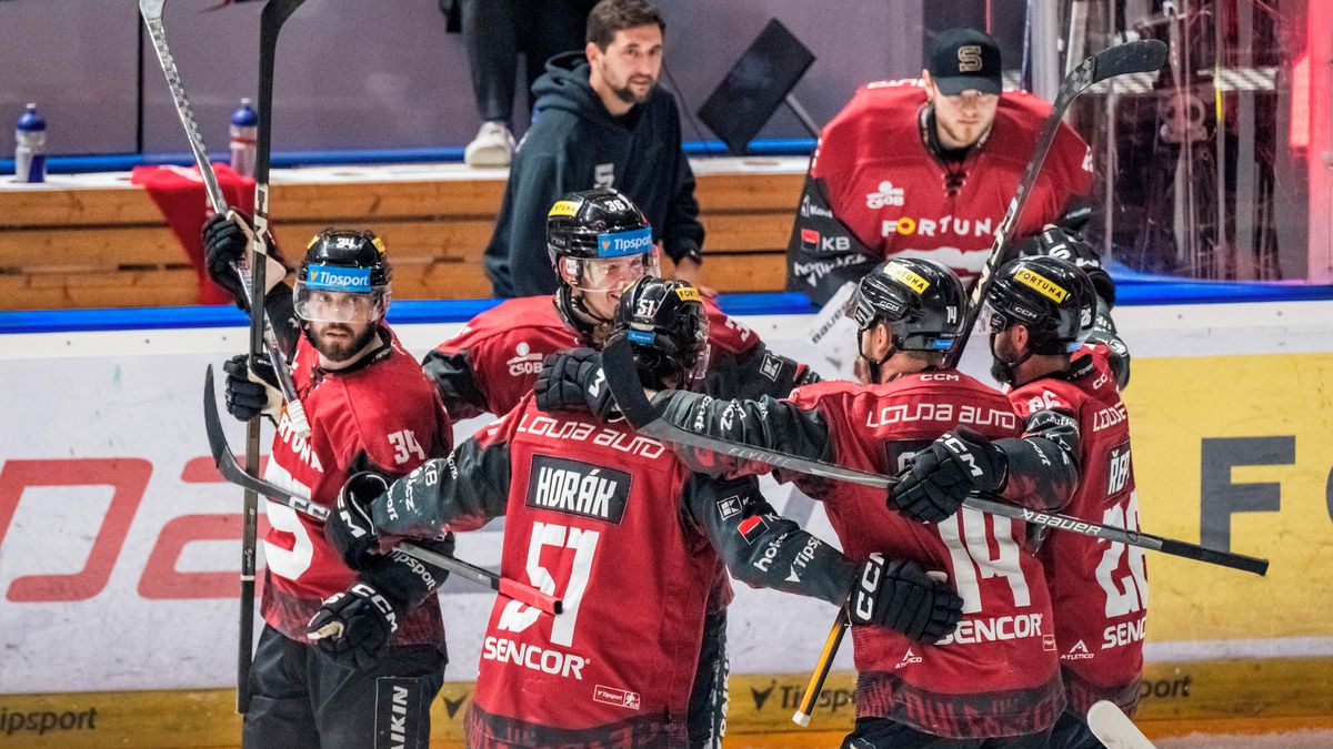 HOKEJ ONLINE: Videomomenty. Sparta drží těsný náskok, ale Horák trestuhodně zahodil únik