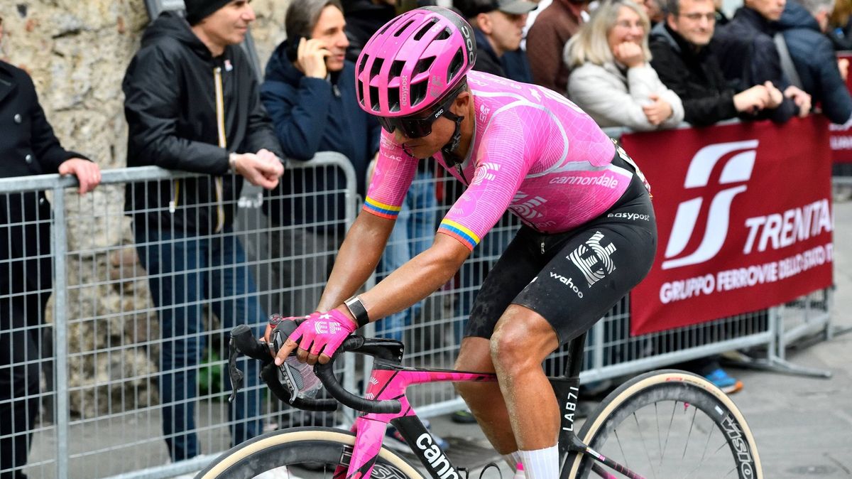 Komplikace pro Carapaze. Měsíc před startem Gira musel nečekaně na operaci