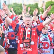 Finálový zápas Dynamo Pardubice - Třinec na velkoplošné obrazovce na Pernštýnském náměstí, 28. dubna 2026, Pardubice