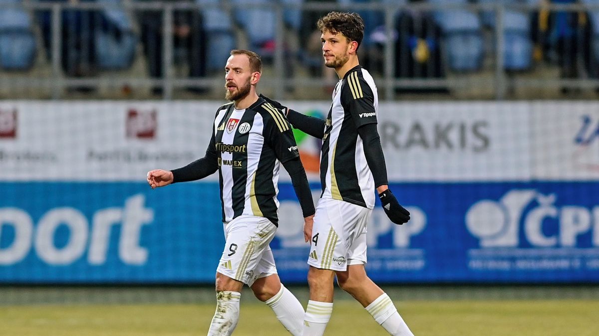 Skandál v Budějovicích. Zástupce Dynama v noci bouchal na dveře radnice, nechyběly vulgarity