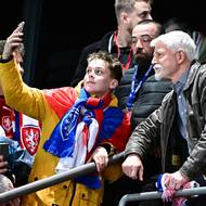 Prezident Petr Pavel na letenském stadionu.