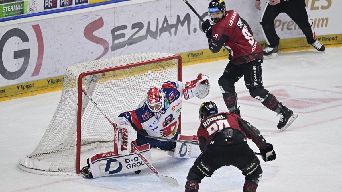 HOKEJ ONLINE: Videomomenty. Sparta proti Pardubicím srovnala, Řepík ukázkově sestřelil Hájka