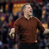 Trenér Sparty Praha Brian Priske oslavuje vítězství 3:1 nad Jabloncem.