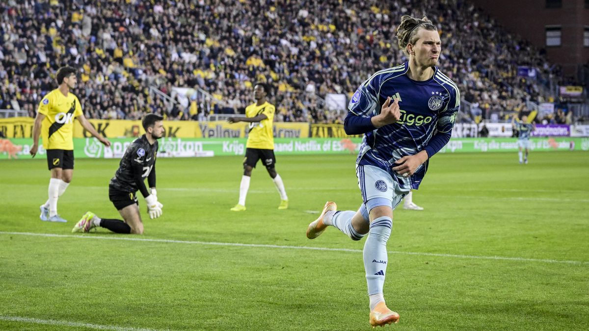 Úchvatné sólo. Mladík z Ajaxu předvedl gól jako od Zlatana