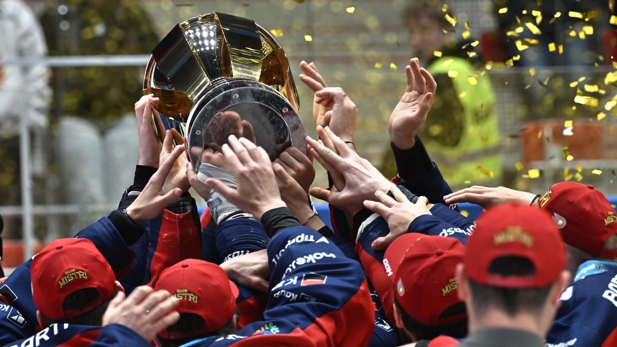 SESTŘIH: Pardubice jsou po čtrnácti letech mistry extraligy! Titul vystřelil Červenka