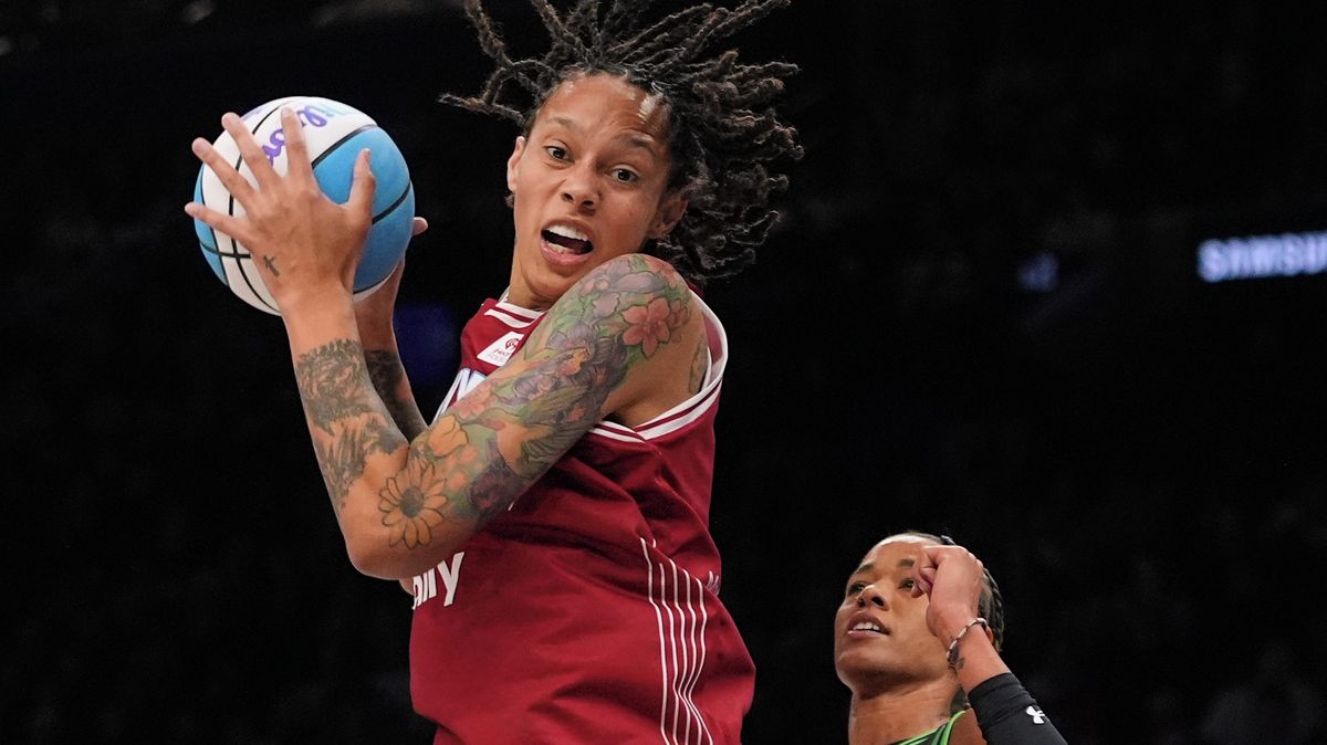 Basketbalová hvězda Grinerová bude hrát ve WNBA za Connecticut