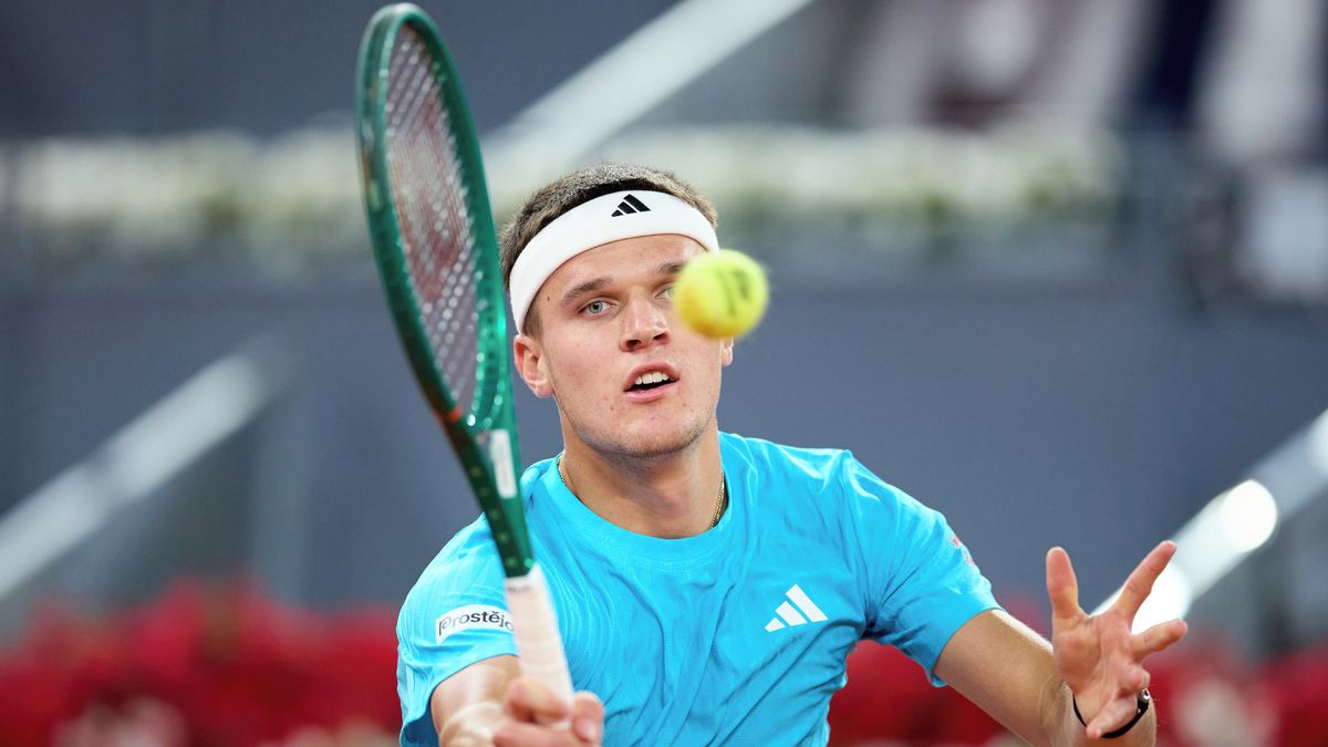 TENIS ONLINE: Menšík ztratil úvodní sadu. Lehečka smetl favorita, Sabalenková senzačně končí